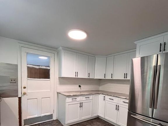5th image of 214 House St
