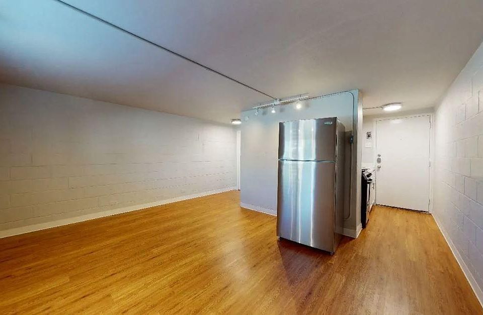 2nd image of 4734 Worth St APT 6