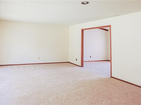3rd image of 7 Astwood Ln