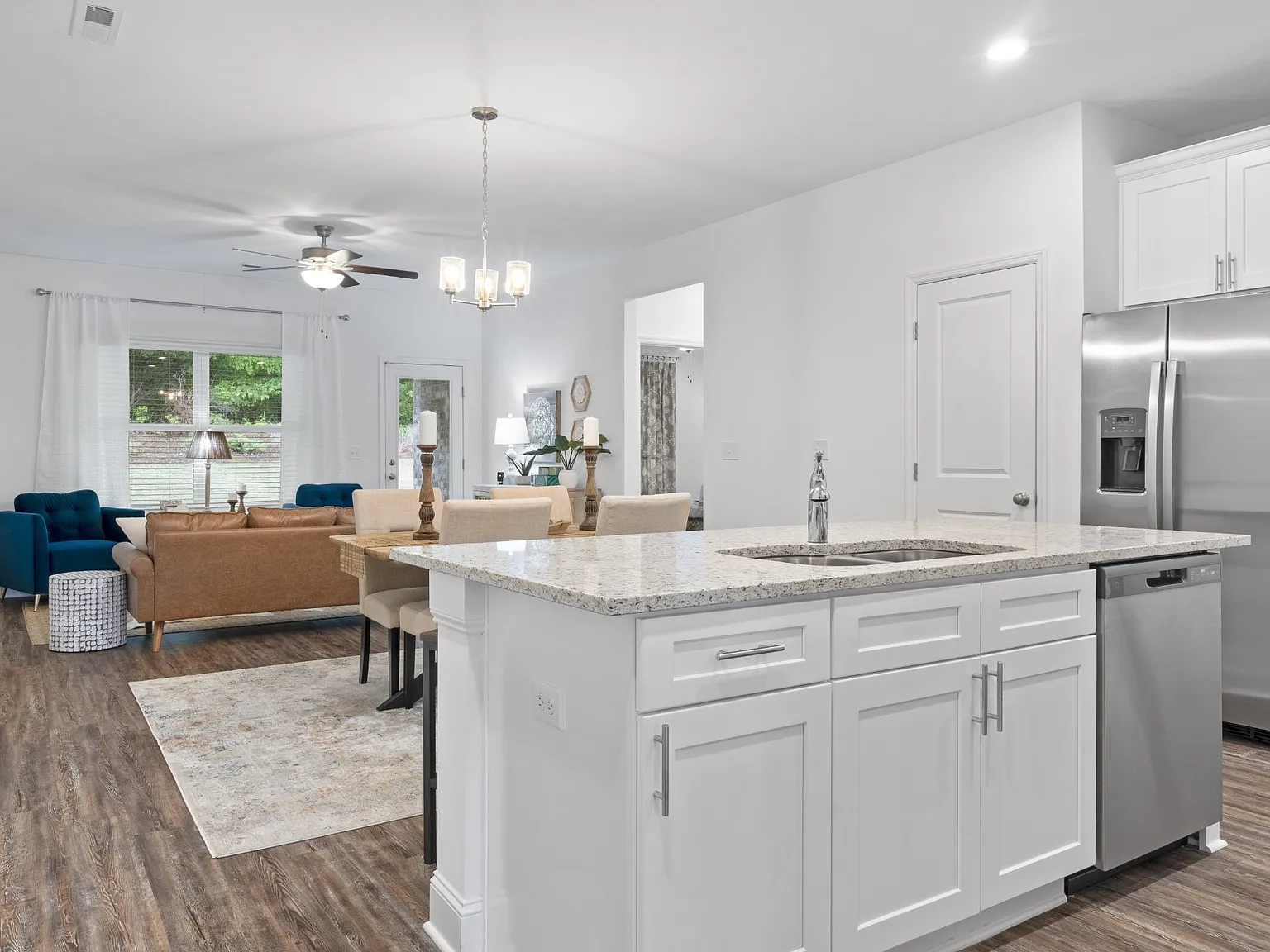 3 bed, 2.0 bath, 1420 sqft, $1,855 — Photo 3
