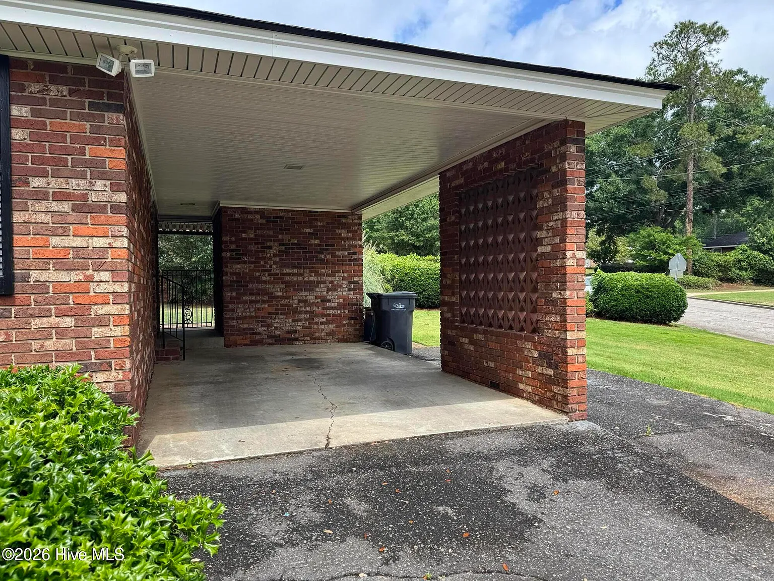 3 bed, 2.0 bath, 1635 sqft, $1,795 — Photo 4
