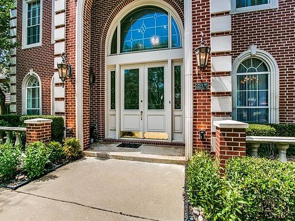 3rd image of 3204 Queensbury Way W