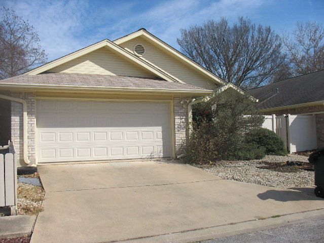 1st image of 118 Aspen Dr