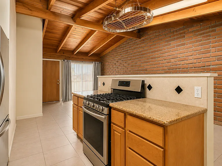 1303 N Roberts Way — Photo 9