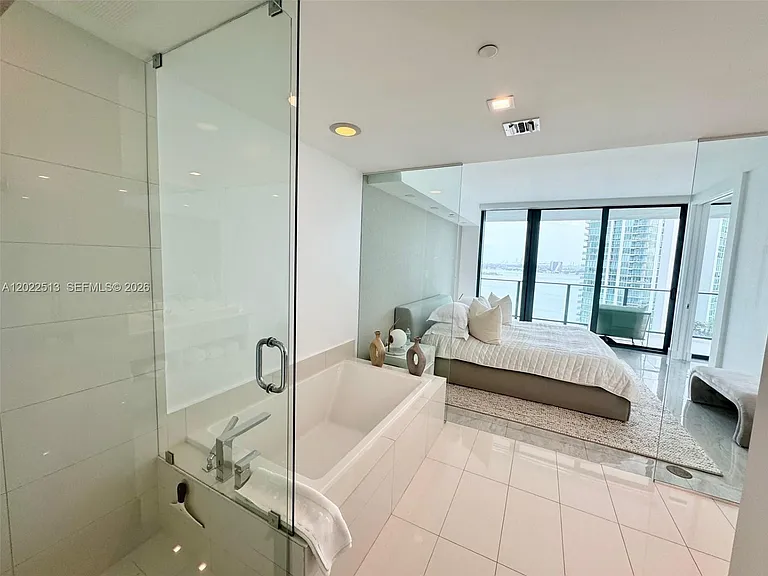 650 NE 32nd St #1901 — Photo 27
