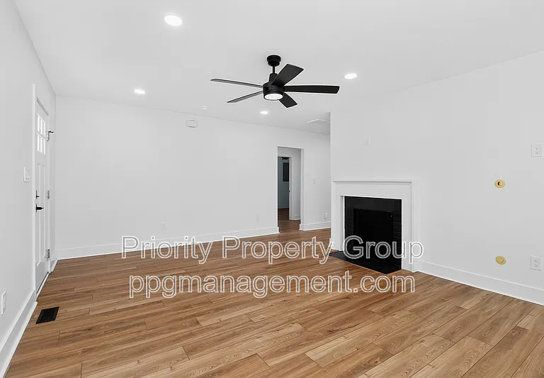 1033 Drummond Ave — Photo 9