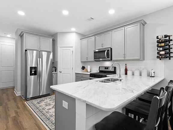 5th image of 120 Turfway Dr