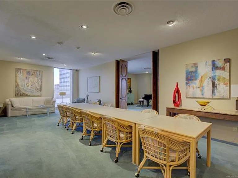 Adorable 2 bed 2 bath in historic Liberty Tower — Photo 35
