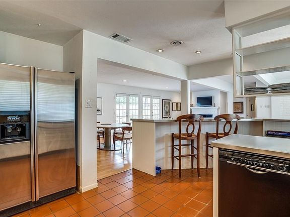 2nd image of 5707 Del Roy Dr