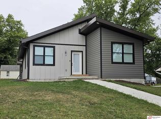 621 Nicholls Ave, Beatrice, NE 68310