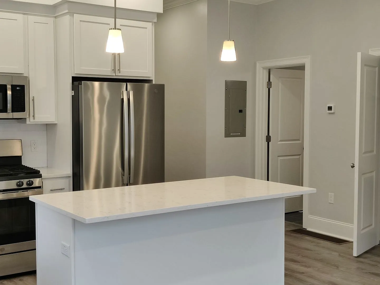 No Brokers Fee, No Security Deposit, In-Unit Washer and Dryer, Central Heat/AC, Heat, Parking Inc... — Photo 4