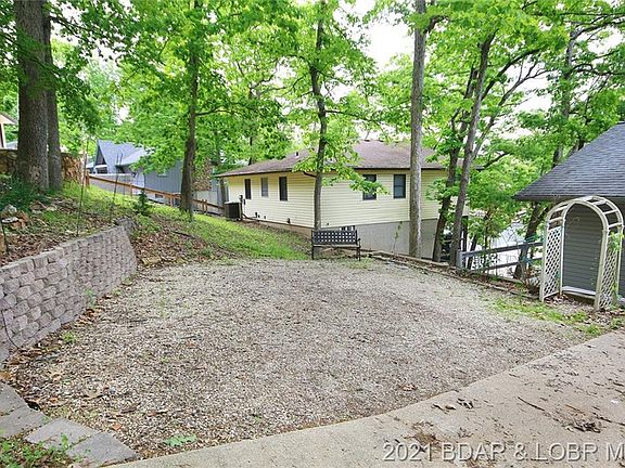 3rd image of 373 Glan Tai Dr