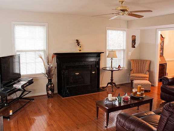 2nd image of 9813 Minuteman Ct