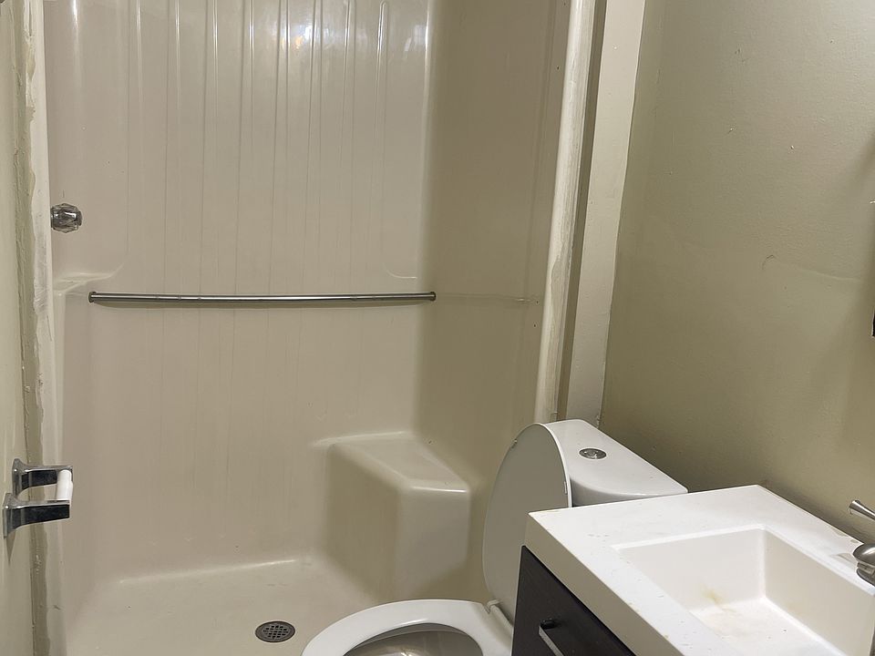 1st image of 115 Camelot Dr