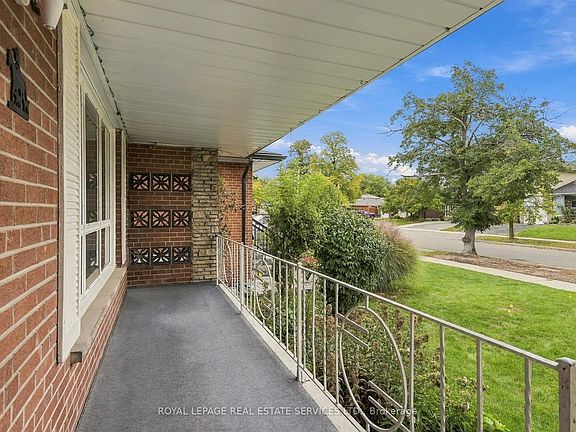 3rd image of 30 Vanguard Dr