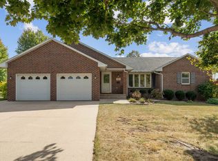 597 6th Ave SW, Dyersville, IA 52040