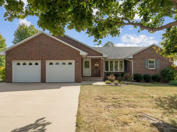 597 6th Ave SW, Dyersville, IA 52040