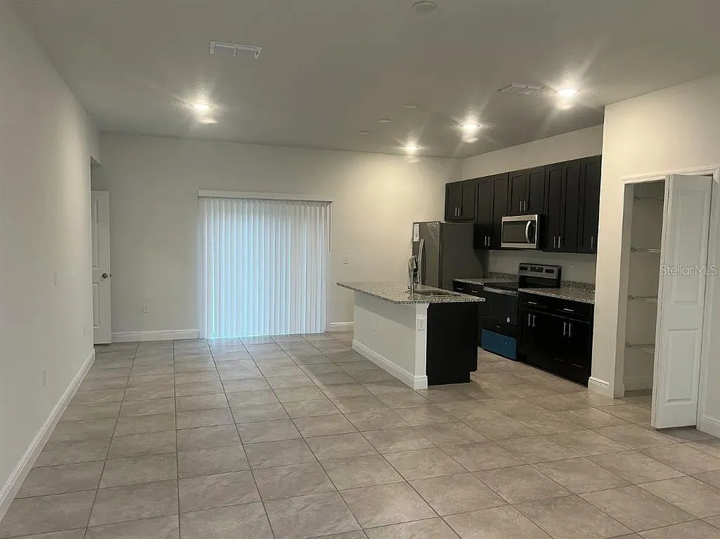 3 bed, 2.0 bath, 1522 sqft, $1,800 — Photo 3