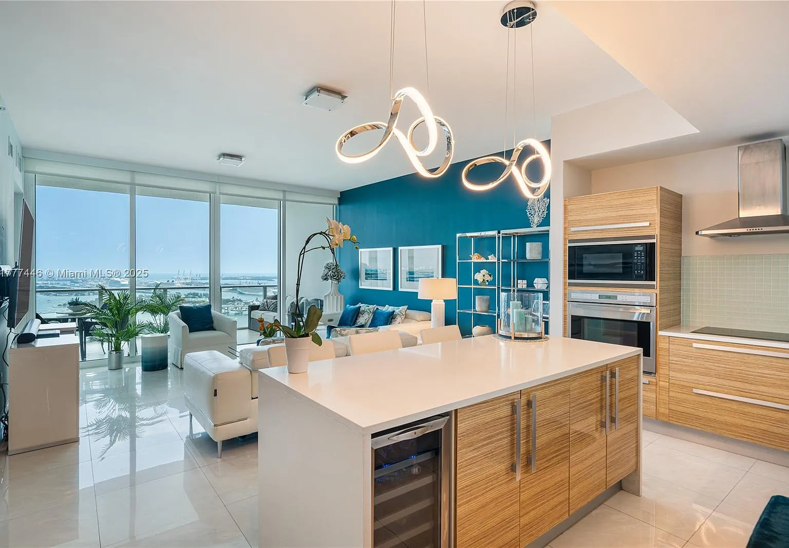 2 bed, 1135 sqft, $6,550 — Photo 3