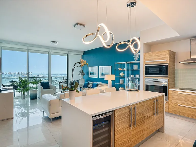 2020 N Bayshore Dr #4004 — Photo 5