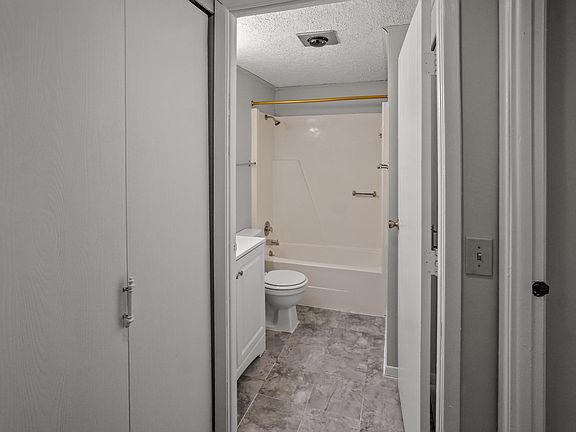 5th image of 9537 Olde Woods Dr #1