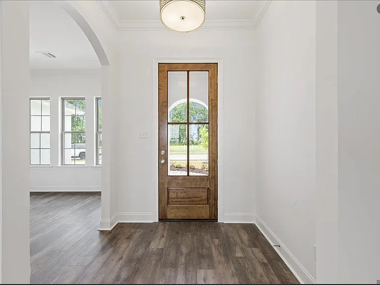 3901 Waterbury Ave — Photo 3