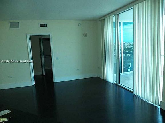 4th image of 480 NE 30th St #16