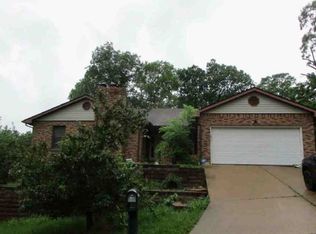 604 Bridlewood Dr, De Soto, MO 63020