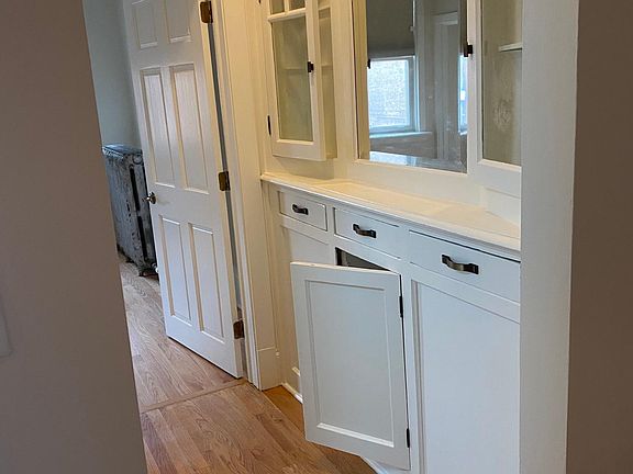 4th image of 927 S Bell Ave #2
