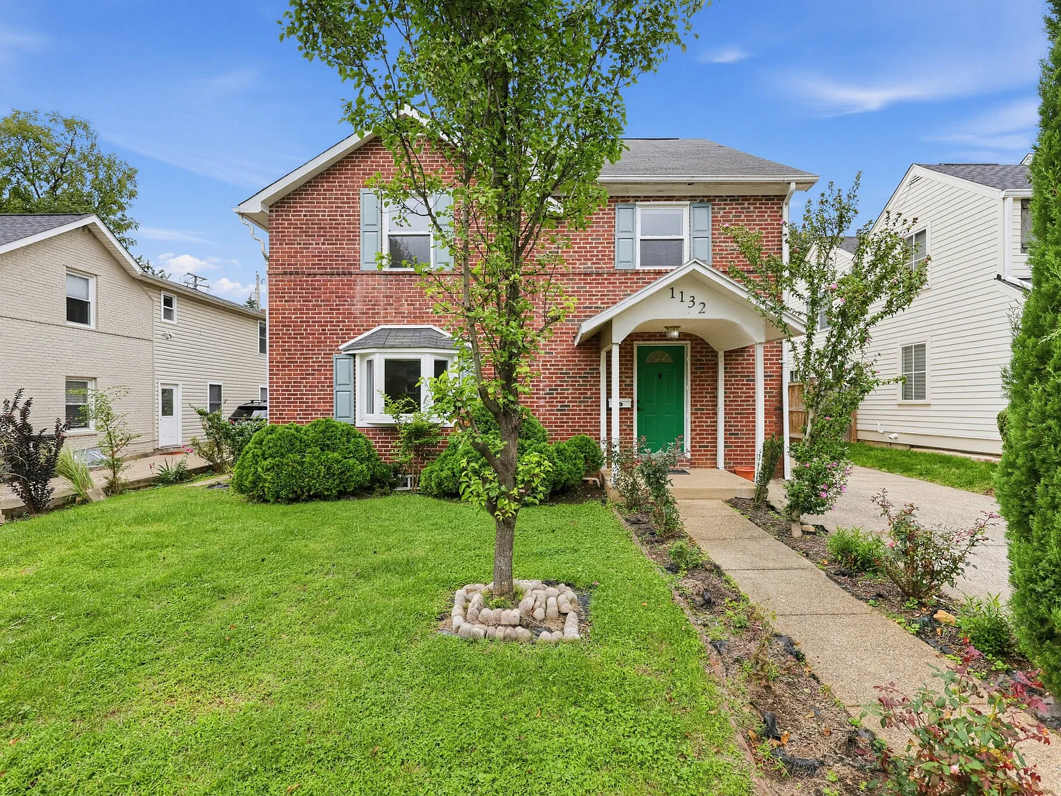 7 bed, 2356 sqft, $5,850 — Photo 1