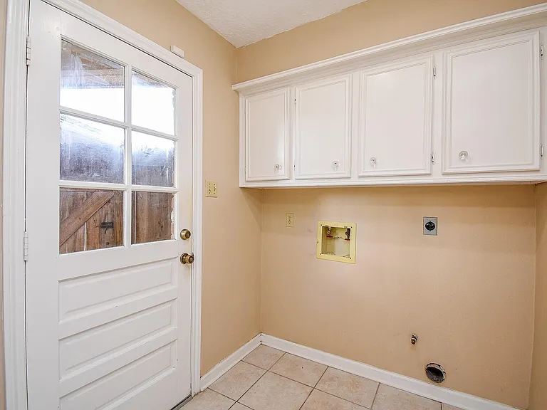 910 Shillington Dr — Photo 29