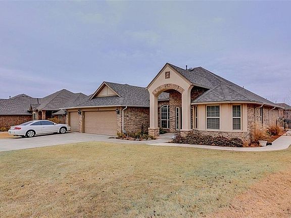 2nd image of 321 Summit Crest Ln