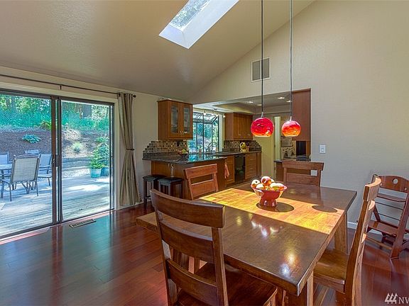 4th image of 4705 7th Ave NE