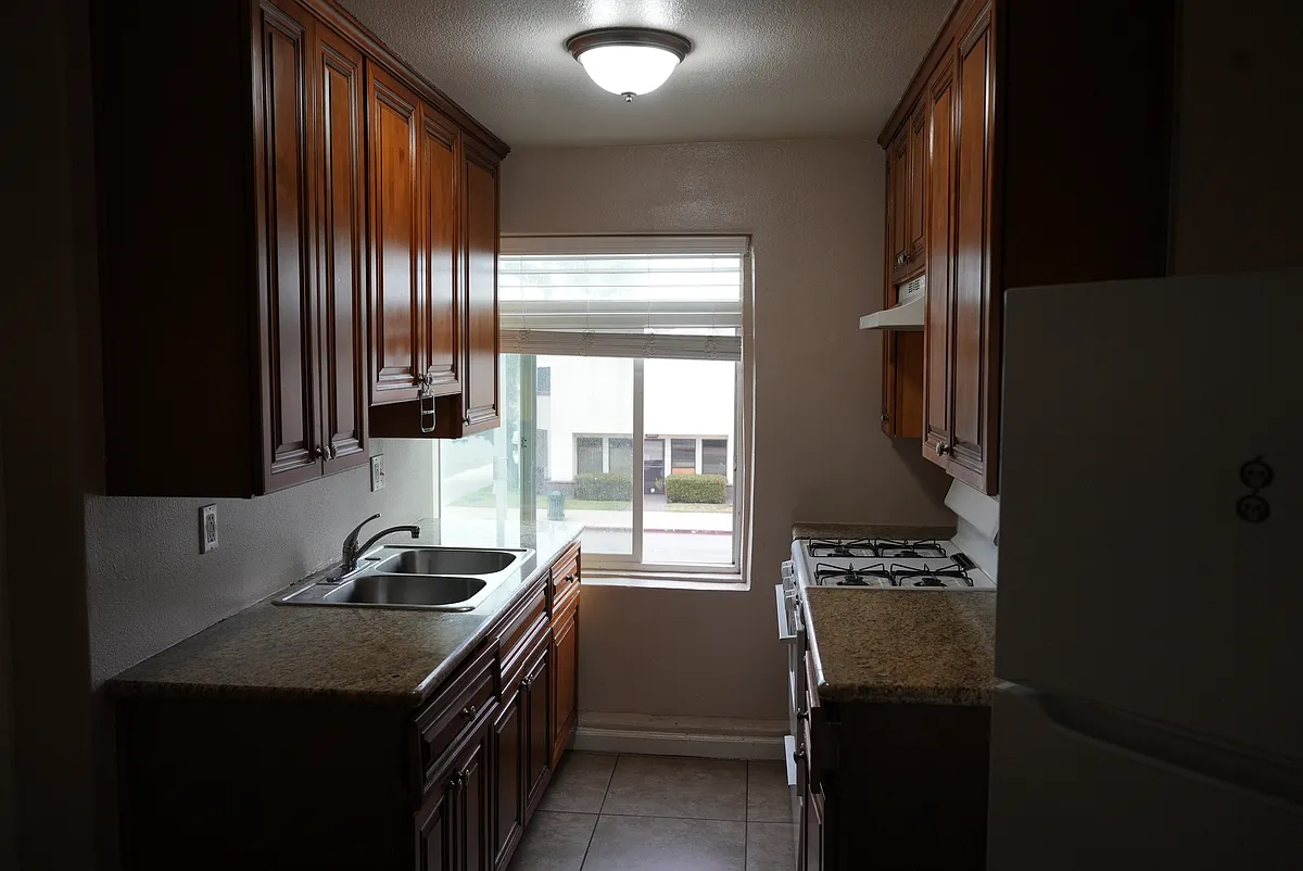 Kitchen Area - 1606 Gramercy Ave #206