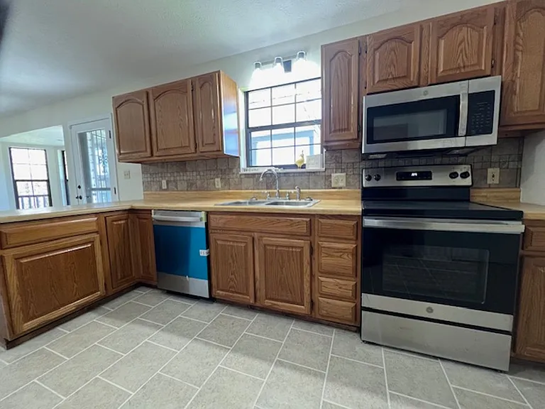 2606 Dellwood Dr — Photo 9