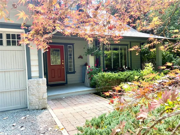 627 Downey Rd, North Saanich, BC V8L 5M6