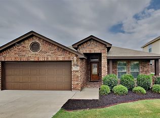 9220 Hunters Ct, White Settlement, TX 76108