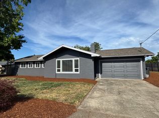 22246 SW Hall St, Sherwood, OR 97140