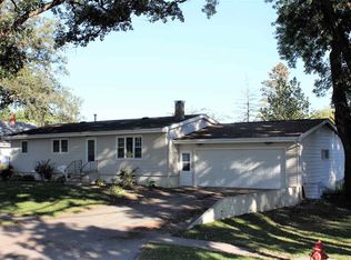 612 Woodlawn St, Traer, IA 50675