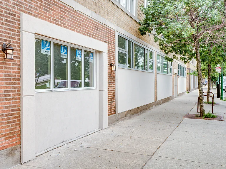 6125 N Clark St #204 — Photo 1