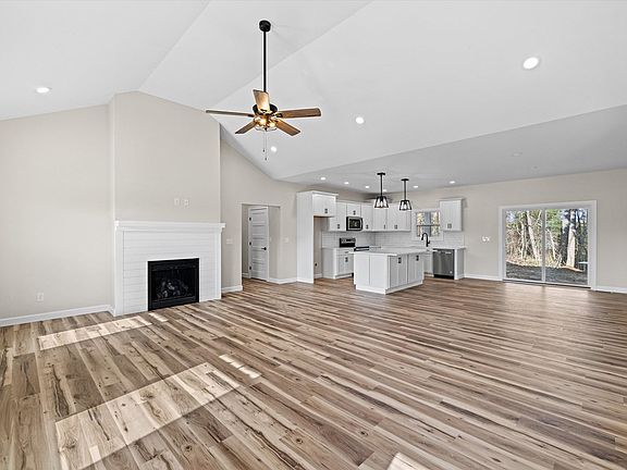 4th image of 96 Greystone Dr