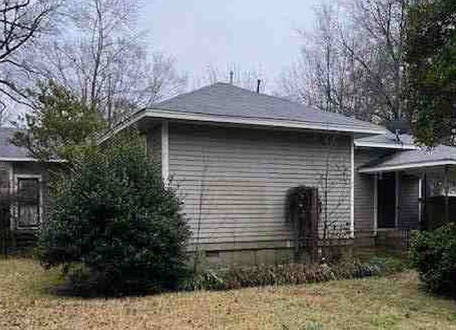 2nd image of 603 Crockett Ave