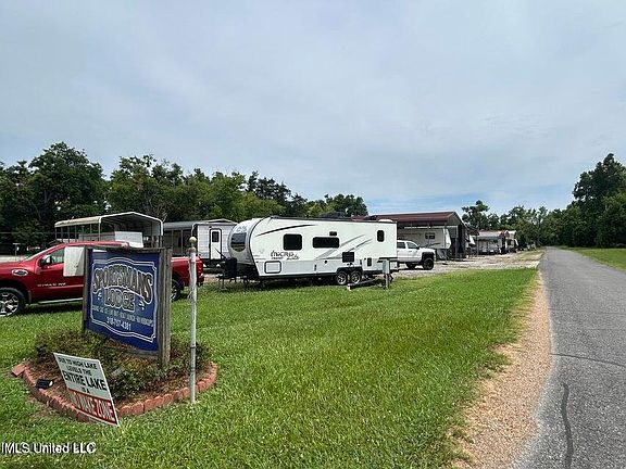 4th image of 101 Sportsman Ln