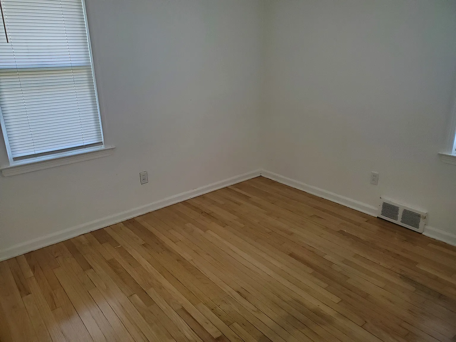 2 bed, 1.5 bath, 992 sqft, $1,400 — Photo 2