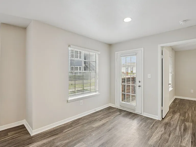 Stonecreek Apartments — Photo 30