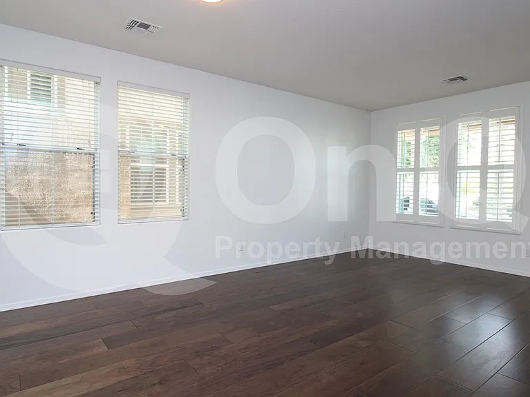 9134 S Roberts Rd — Photo 15