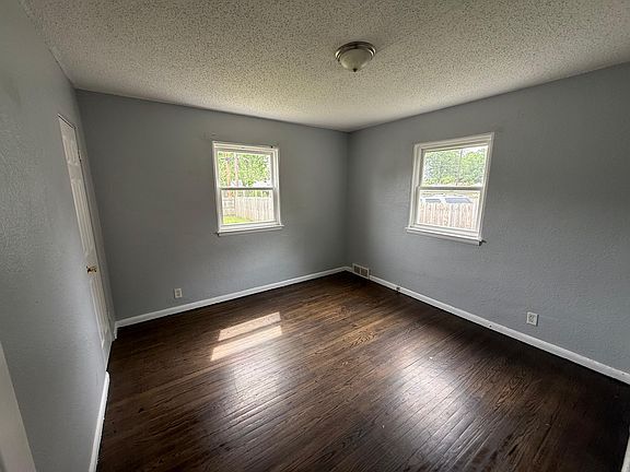 5th image of 405 S Sheridan Ave