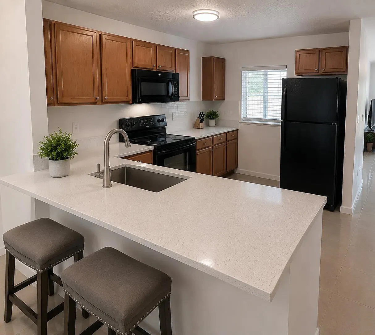 3 bed, 2.0 bath, 3077 sqft, $3,200 — Photo 2