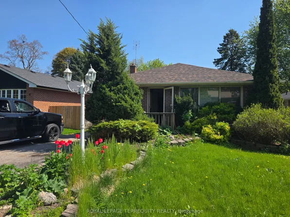 319 Hillcroft St, Oshawa, ON L1G 2M1