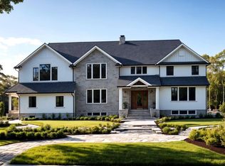 14 Yellow Brick Rd, Fort Salonga, NY 11768